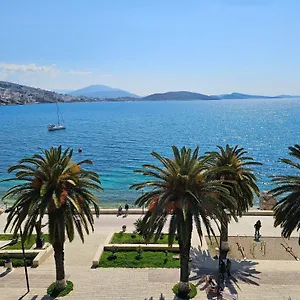 Hotell Pini, Sarandë